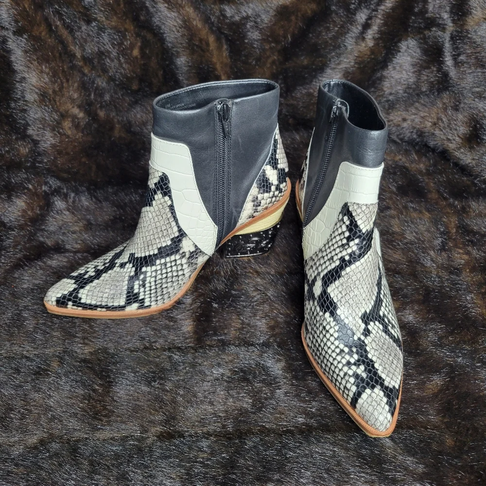 Gianni Bini Eviee Snake Print‎ Metal Block Heel Western Booties 6M